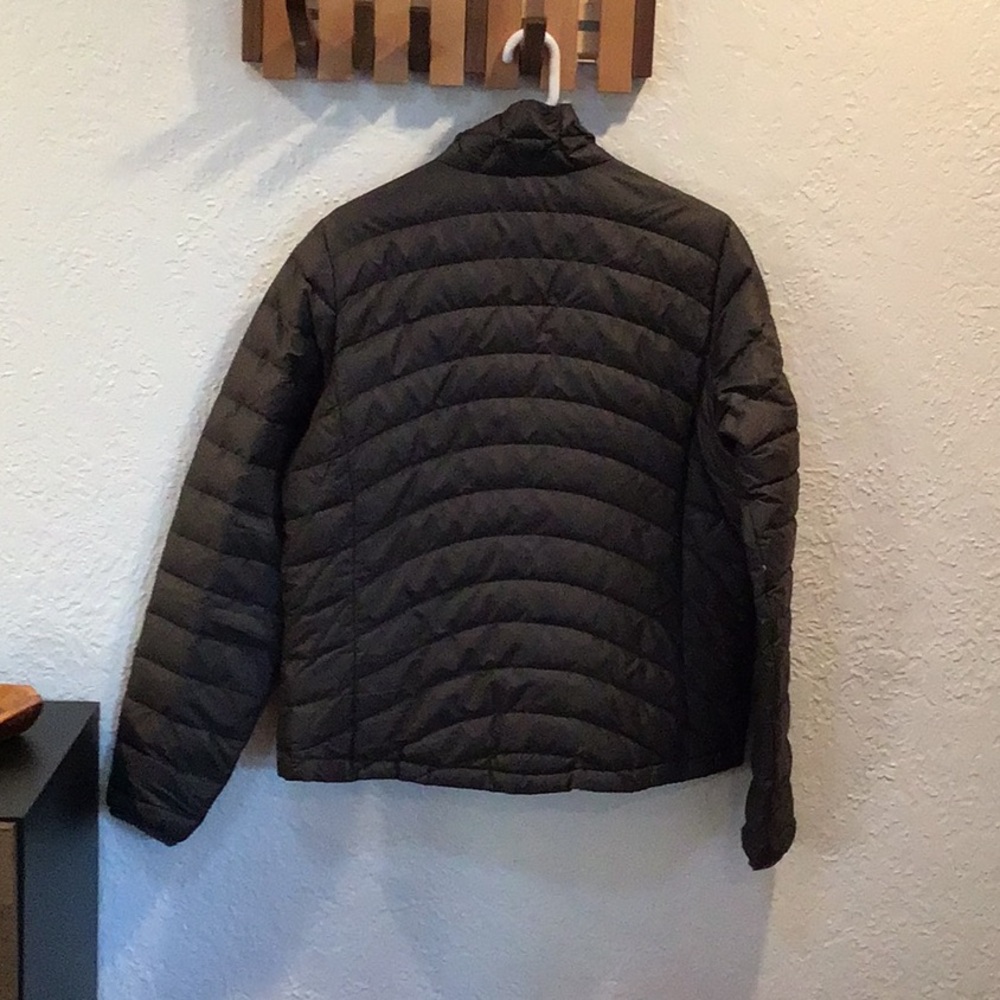 Patagonia women’s Black Puffer Jacket - Picture 3 of 7